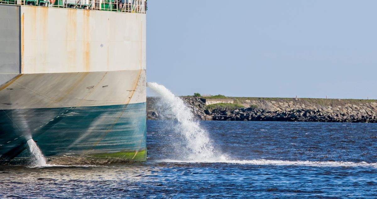 (Ballast water carries marine species that can cause ecological, economic, and health problems.)